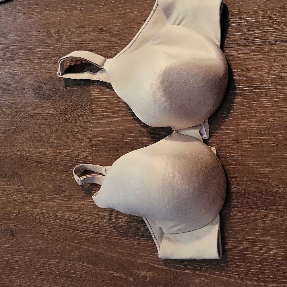 40 C Cacique lightly lined full coverage underwire bra